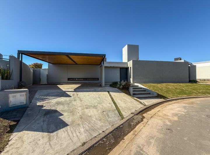 Casa · 158m² · 3 Ambientes · 1 Cochera