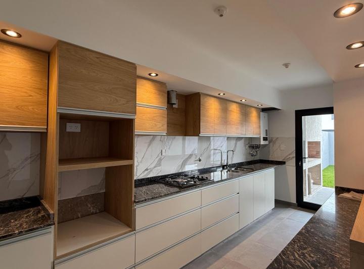 Casa · 152m² · 5 Ambientes · 2 Cocheras