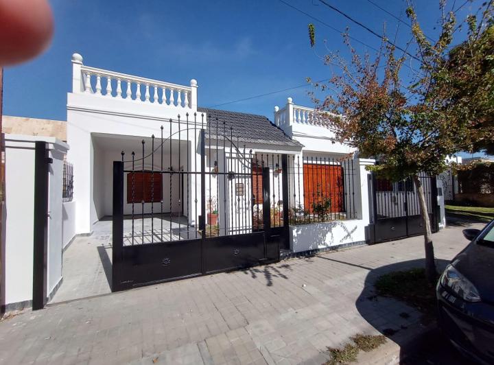Casa · 90m² · 6 Ambientes · 2 Cocheras