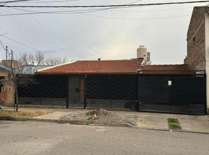 Casa · 300m² · 5 Ambientes · 1 Cochera