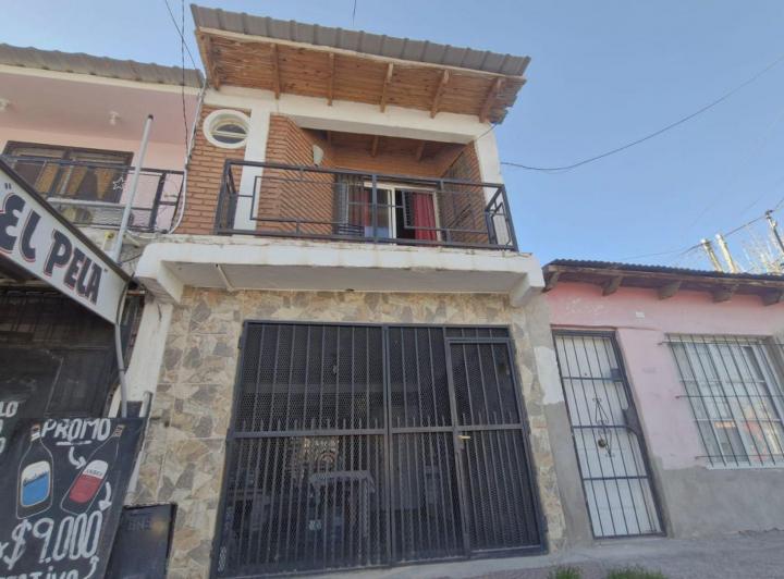 Casa · 160m² · 5 Ambientes · 1 Cochera