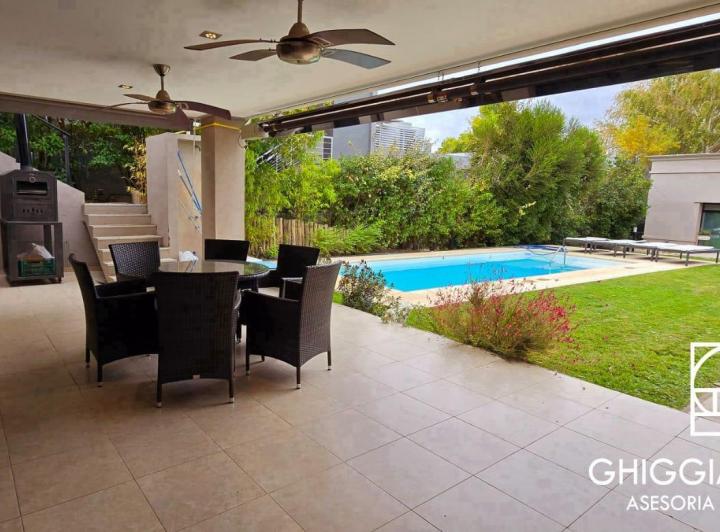 Casa · 346m² · 5 Ambientes · 2 Cocheras