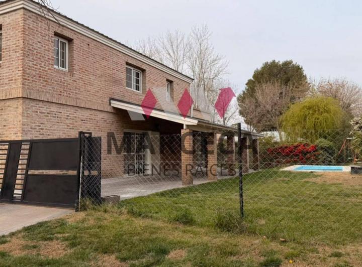 Casa · 140m² · 5 Ambientes