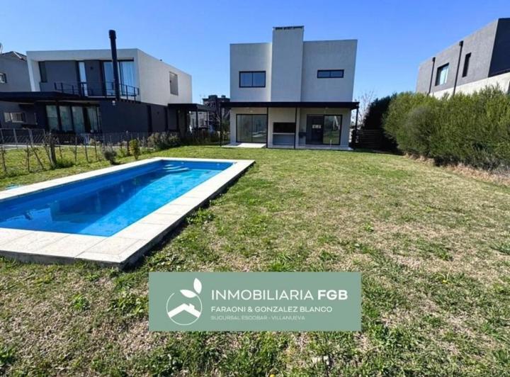 Casa · 160m² · 5 Ambientes · 4 Cocheras