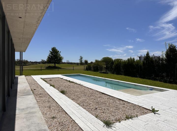 Casa · 230m² · 6 Ambientes · 3 Cocheras