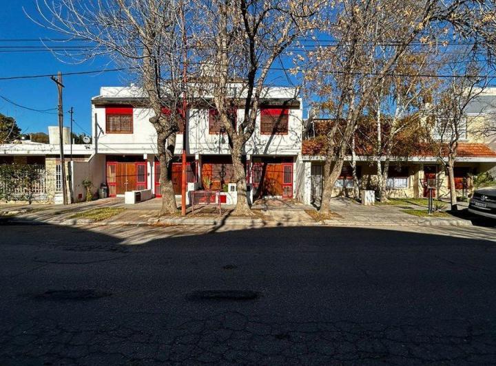 Casa · 236m² · 7 Ambientes · 1 Cochera