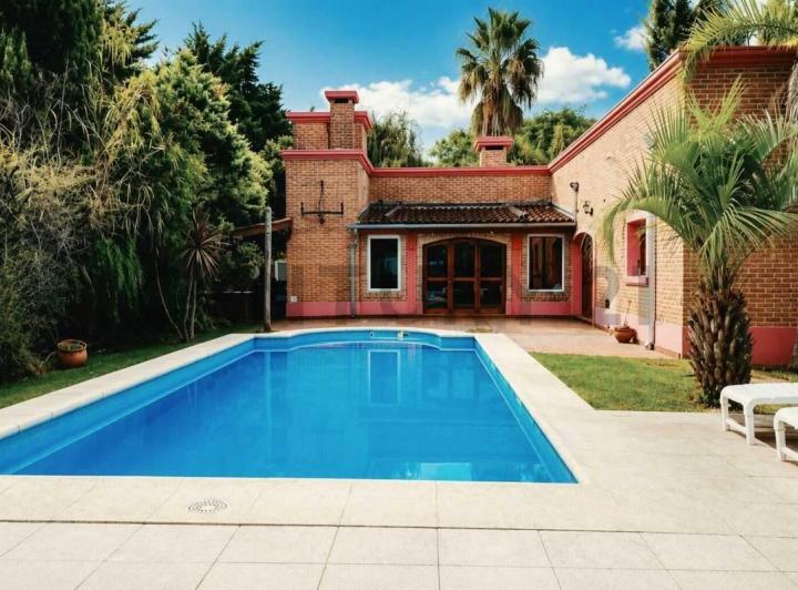 Casa · 165m² · 4 Ambientes · 2 Cocheras