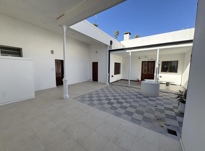 Casa · 342m² · 7 Ambientes · 1 Cochera