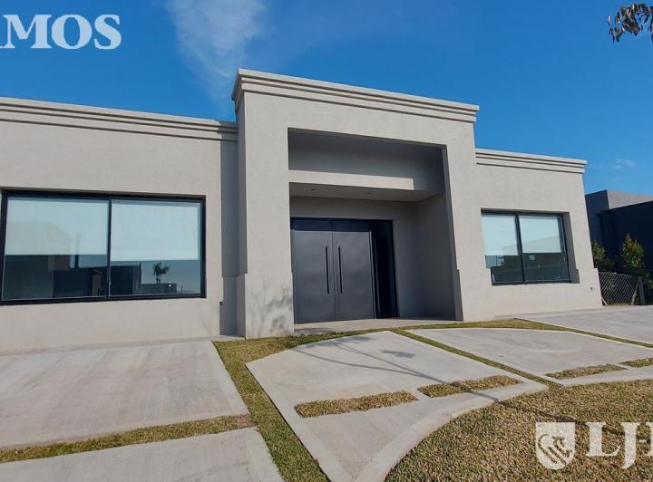 Casa · 171m² · 7 Ambientes · 2 Cocheras