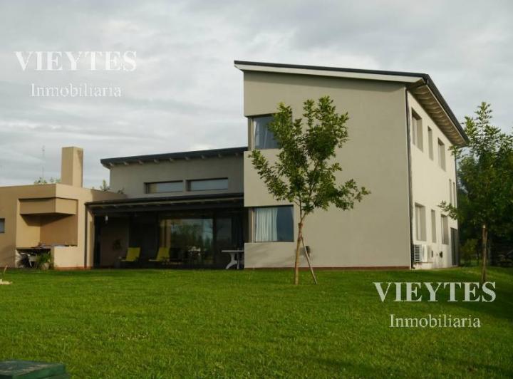 Casa · 312m² · 4 Dormitorios · 3 Cocheras