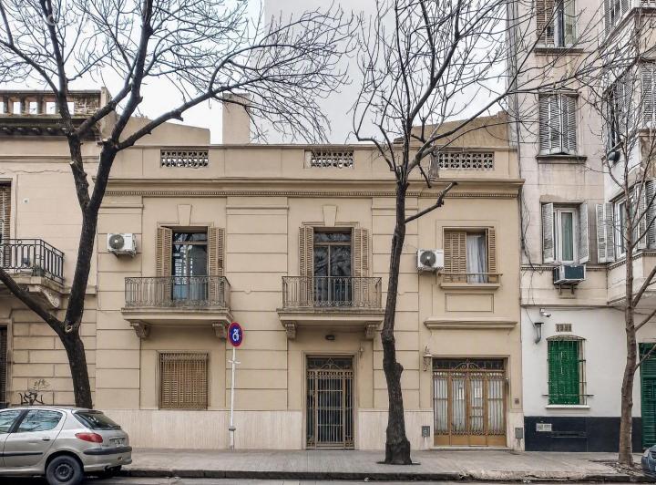 Casa · 300m² · 6 Ambientes · 1 Cochera