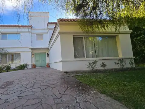 Casa en Alquiler en Neuquén, Confluencia