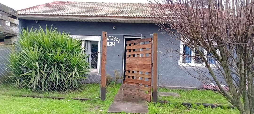 VENTA CASA 3 AMB CON PATIO Y GARAGE  B° LIBERTAD