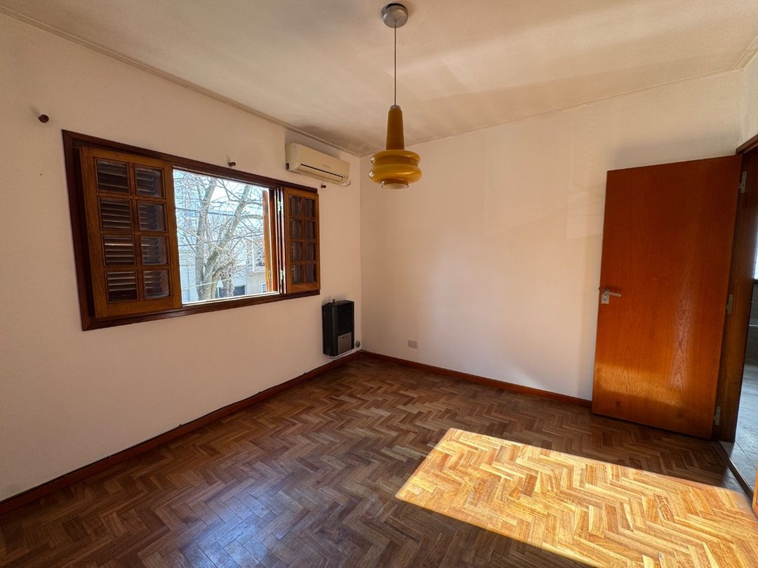 VENTA PH en LA PLATA- casco 2 dormitorios