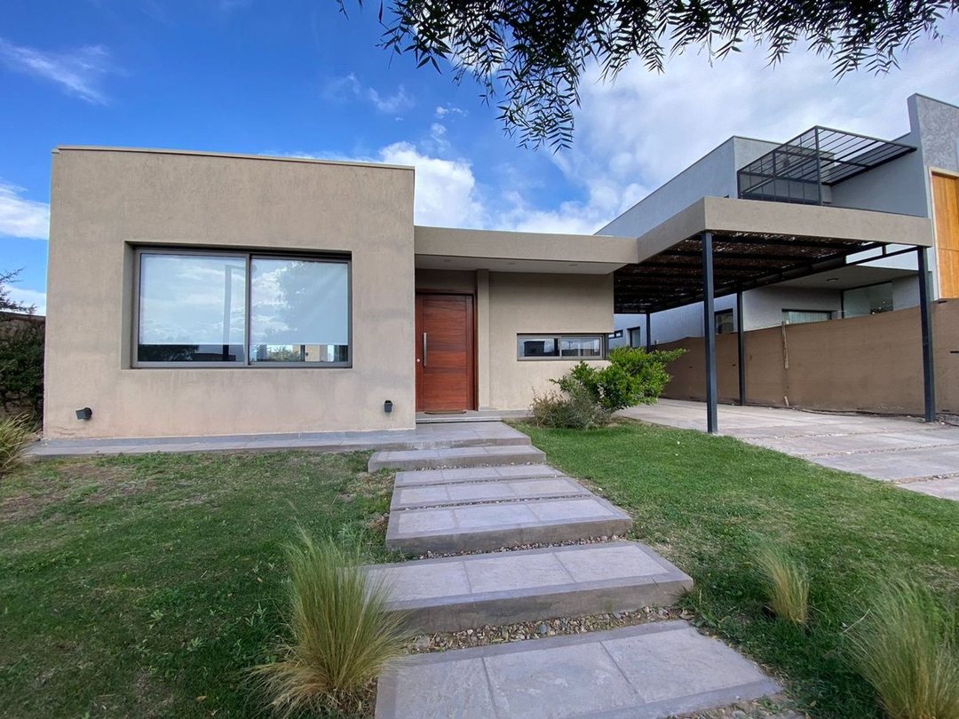 Casa 2 habitaciones en alquiler Lomas de Russell