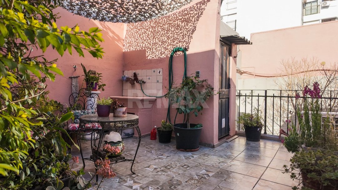 VENTA PH 5 AMB EN CHACARITA CON TERRAZA Y PATIO.