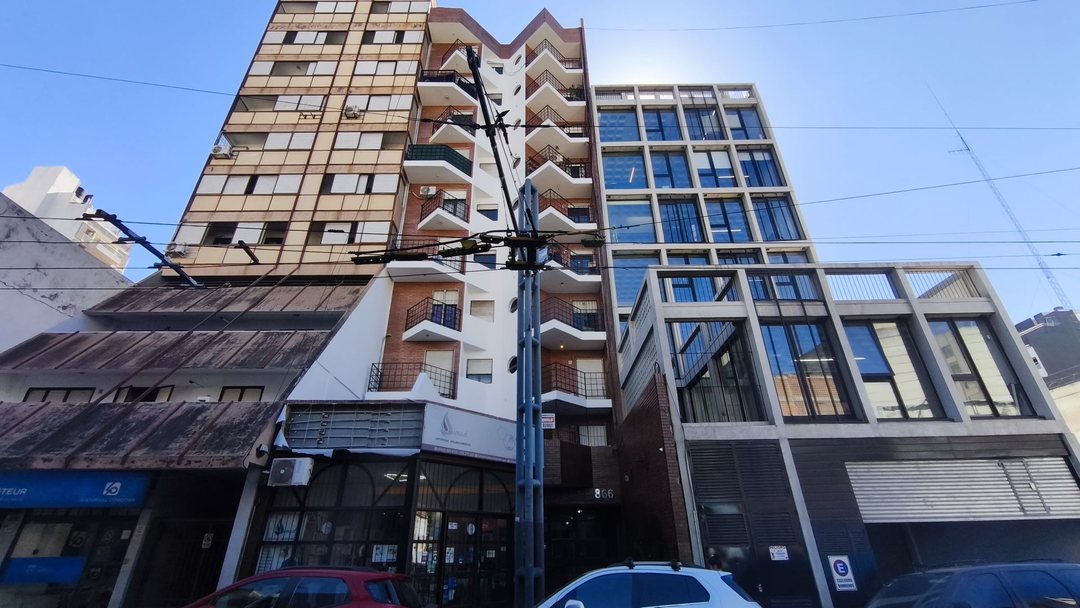 VENTA DEPARTAMENTO IMPECABLE CENTRO CON BALCON