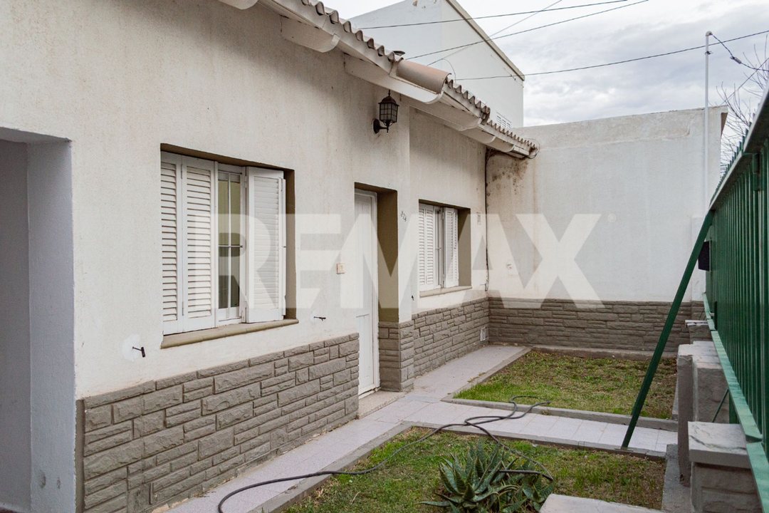 VENTA DE CASA + DTO , SANTA CRUZ 274 , NEUQUEN