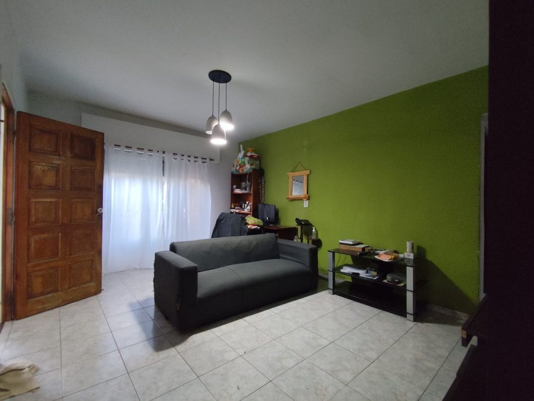 VENTA CASA 4 AMBIENTES CASTELAR SUR DOBLE COCHERA