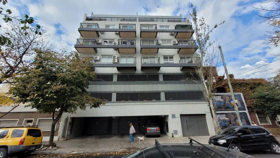 VENTA COCHERA CUBIERTA. Liniers