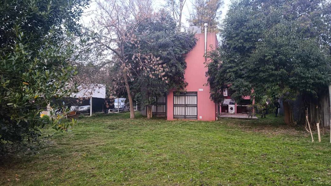 VENTA CASA 3 AMB CON PARQUE EN LA REJA