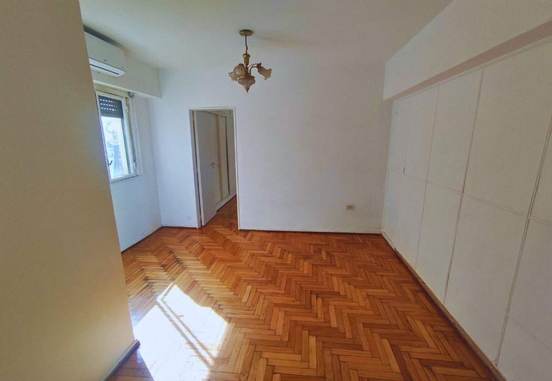 VENTA 2 AMB LUMINOSO EN ALMAGRO PISO ALTO