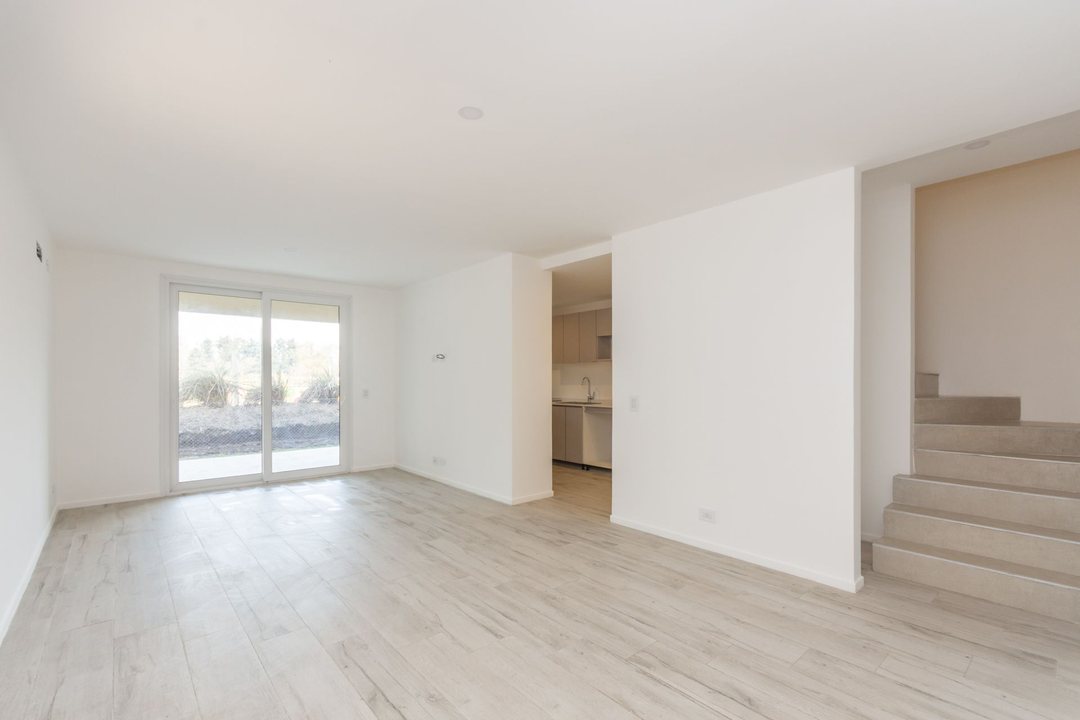 ALQUILER DEPATAMENTO TIPO CASA DUPLEX C JARDIN