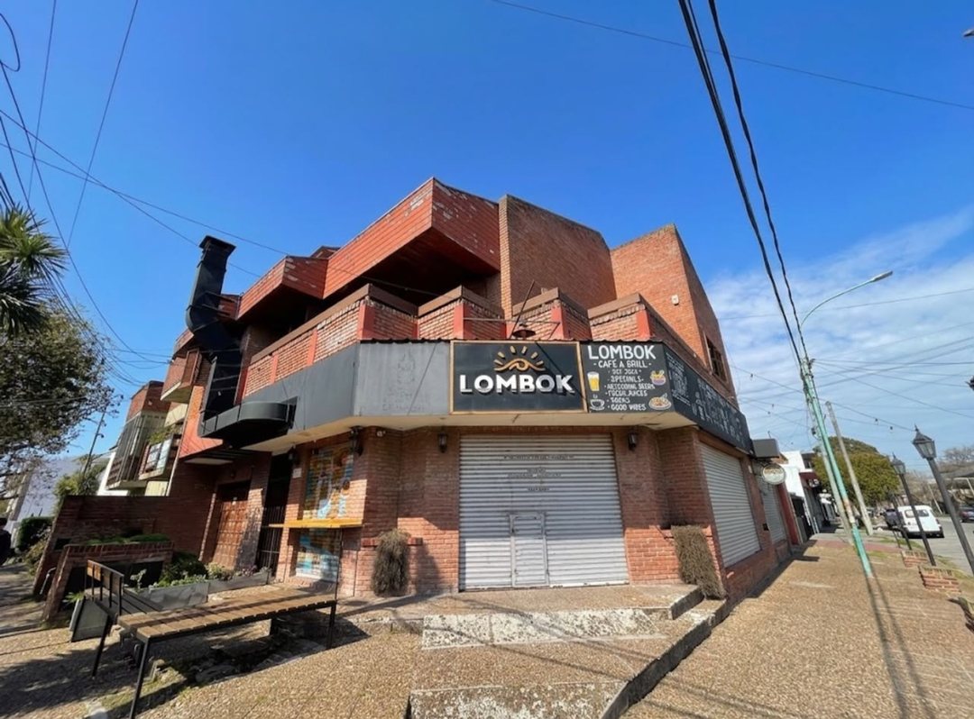 Venta casa 4amb con local y cochera Villa Primera