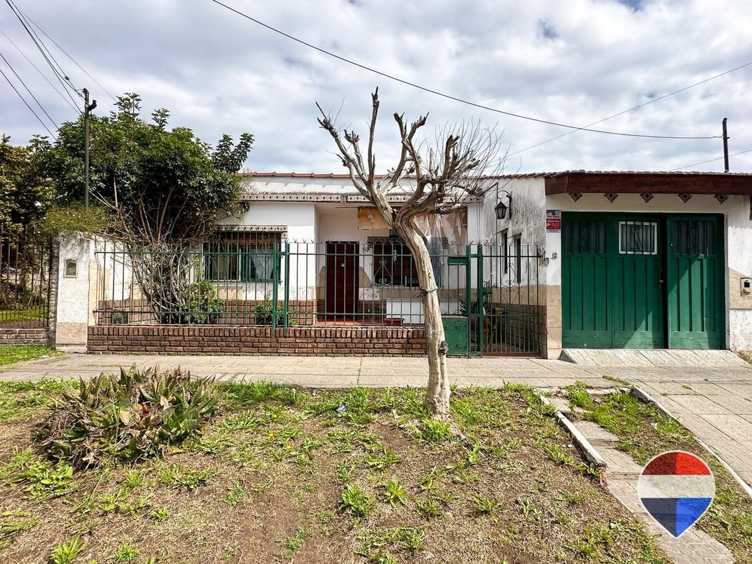 CASA EN VENTA MONTE GRANDE 3 AMBIENTES CON PARQUE