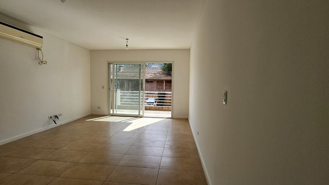 VENTA 2 AMBIENTES C/BALCÓN Y COCHERA TIGRE