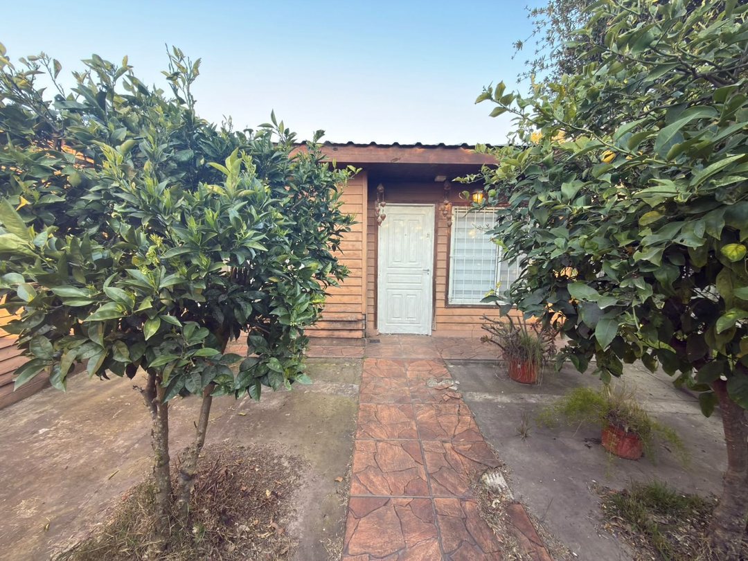 Lote en venta en la plata con casa prefabricada