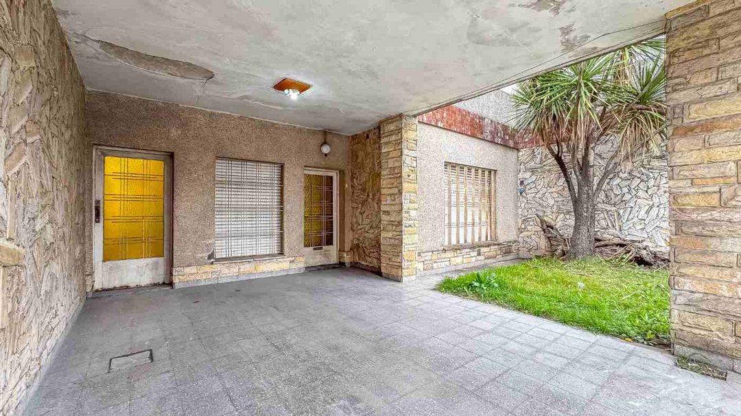 CASA 4 AMB EN VENTA + GALPÓN EN JOSÉ INGENIEROS