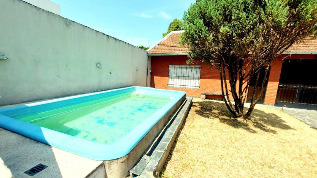 VENTA CASA 6 AMBIENTES PALOMAR PILETA QUINCHO DPTO