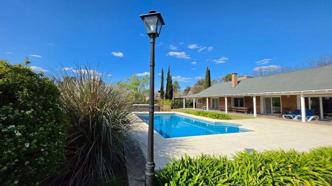 VENTA CASA 4 AMB 4400 M2 LA RETAMA PILAR APTO CRED