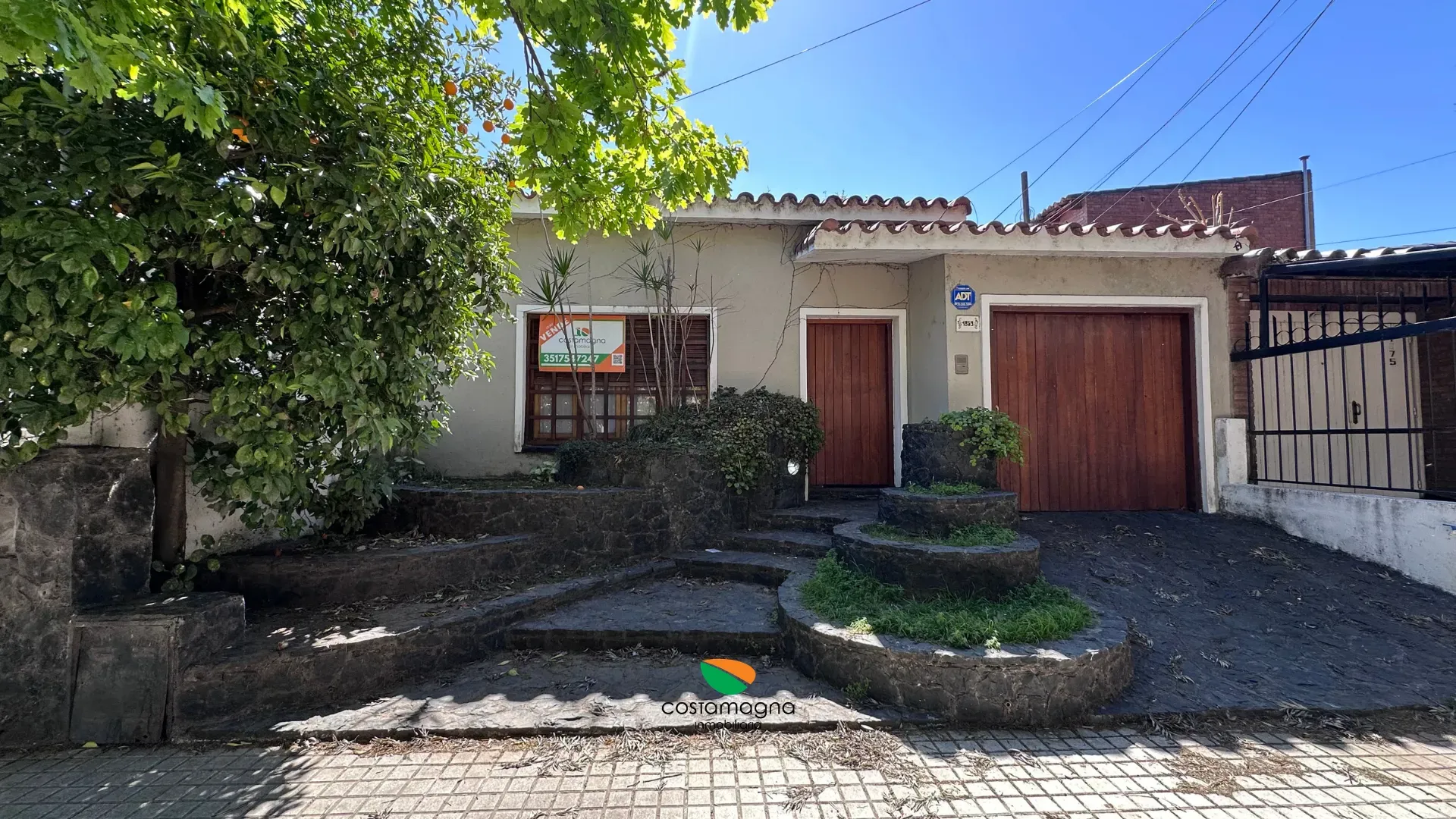 CASA EN JUNIOR APTA CRÉDITO - 3 DORM - PILETA