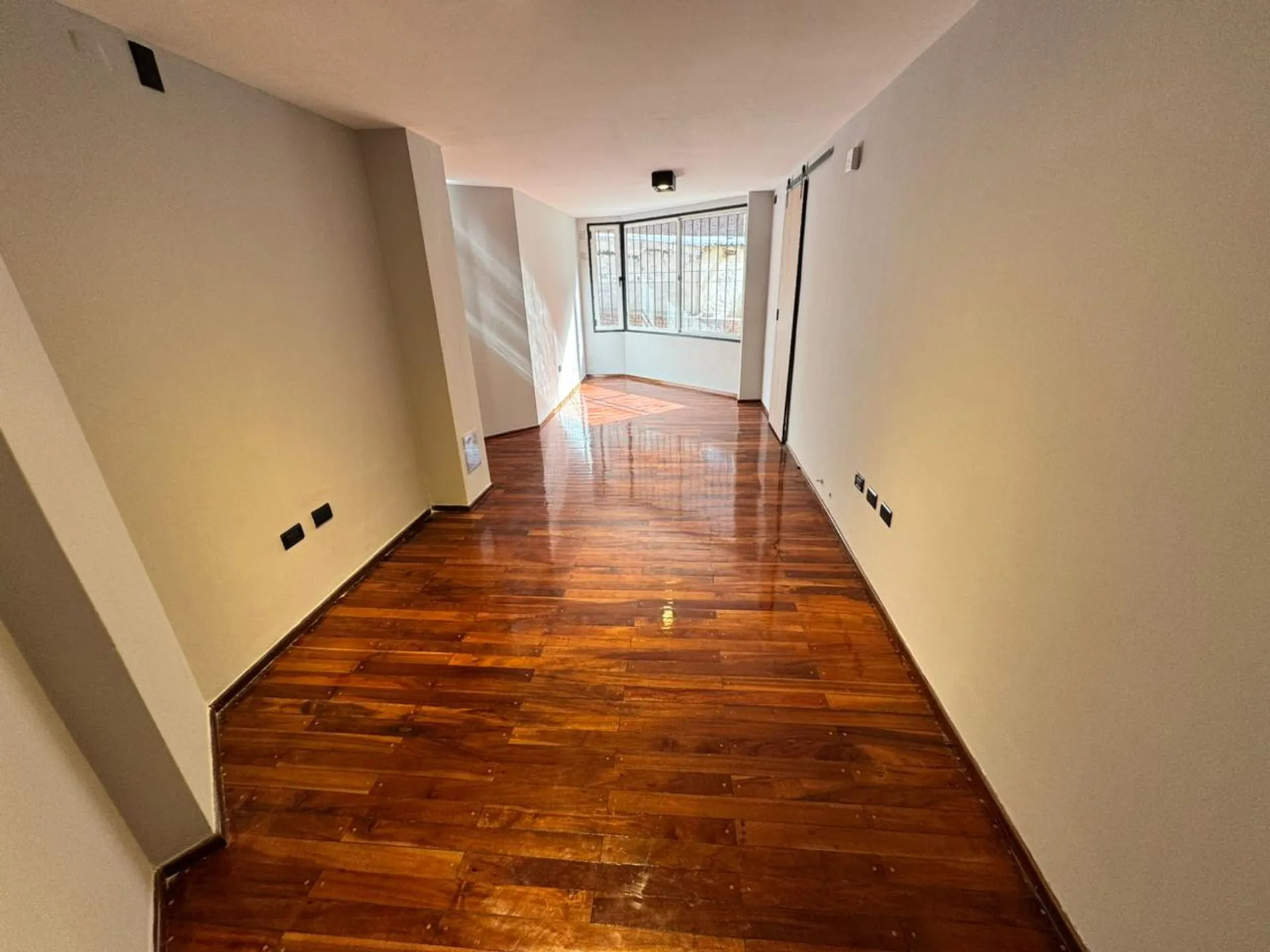 DEPARTAMENTO NUEVA CORDOBA AV VELEZ SARSFIELD 2 DORMI PISO 1º AL LADO DE OULTON A MTS PATIO OLMOS VENTA