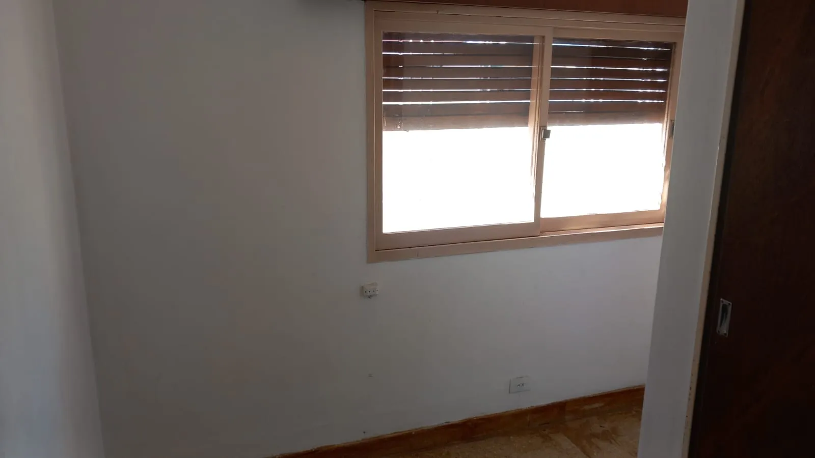 CASA ESQUINA EN VTA AMPLIA 4 DORMITORIOS DOS COCHERAS