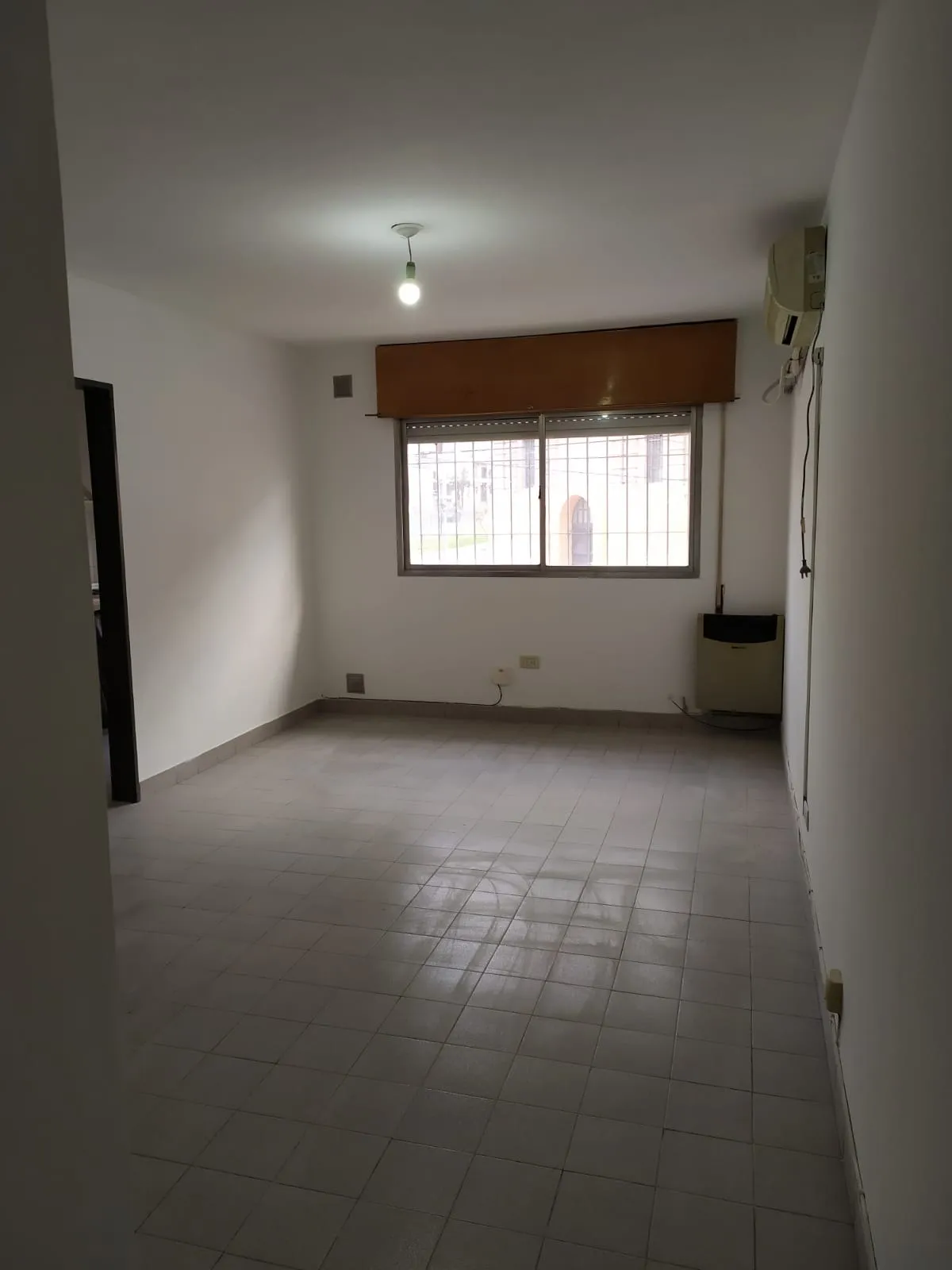B° GUEMES, E. LACOSTA 320, 1° PISO, FRENTE AL PASEO GUEMES, LUMINOSO, AMPLIO, 1 DORMITORIO, COCINA SEPARADA, BAÑO COMPLETO, LIVING-COMEDOR, AIRE ACONDICIONADO, CALEFACTOR
