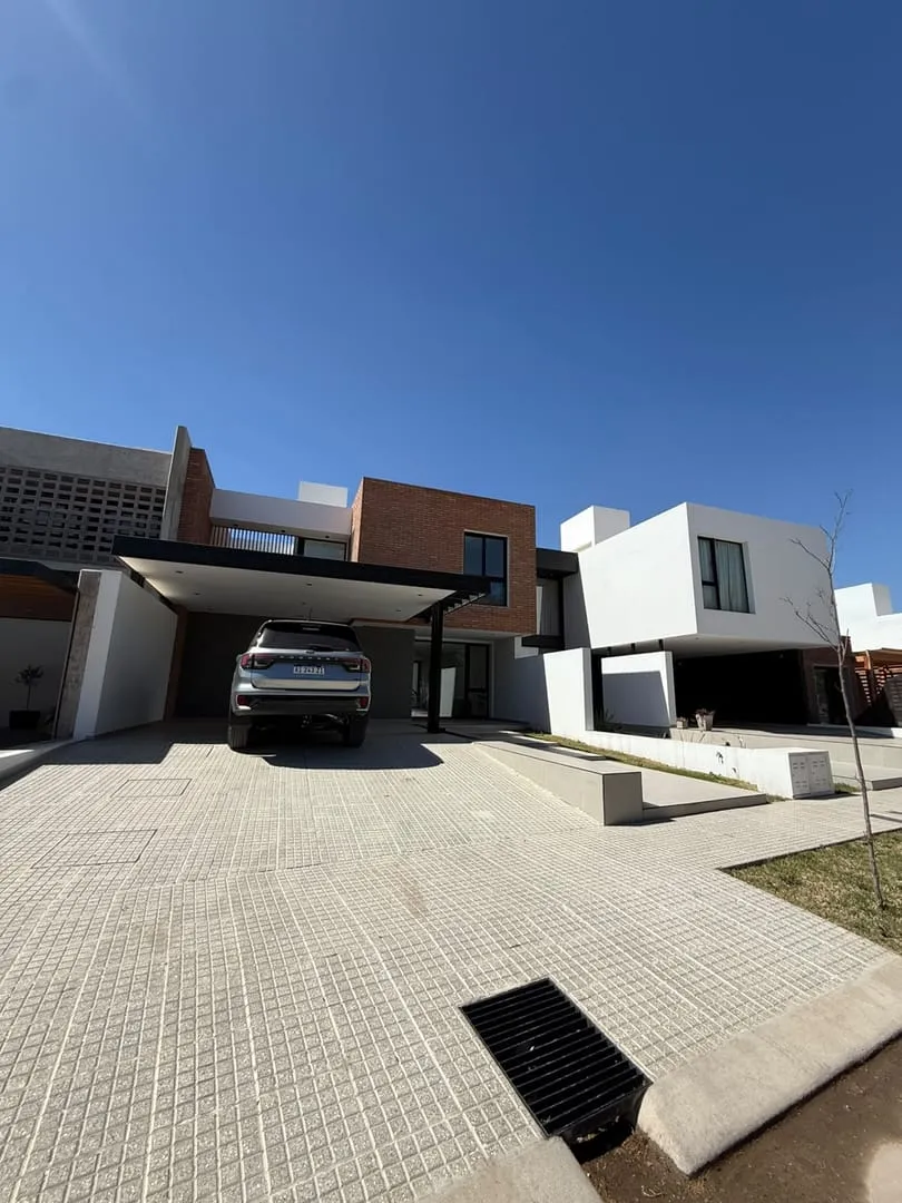 VENTA CASA EXCLUSIVA CAMPO CHICO