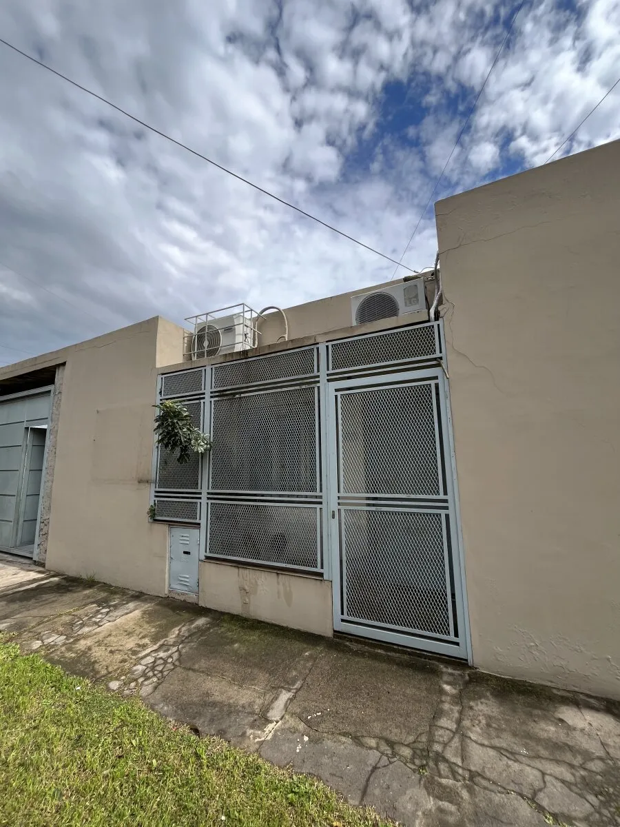 Alquiler Casa 3 ambientes con cochera en San Justo