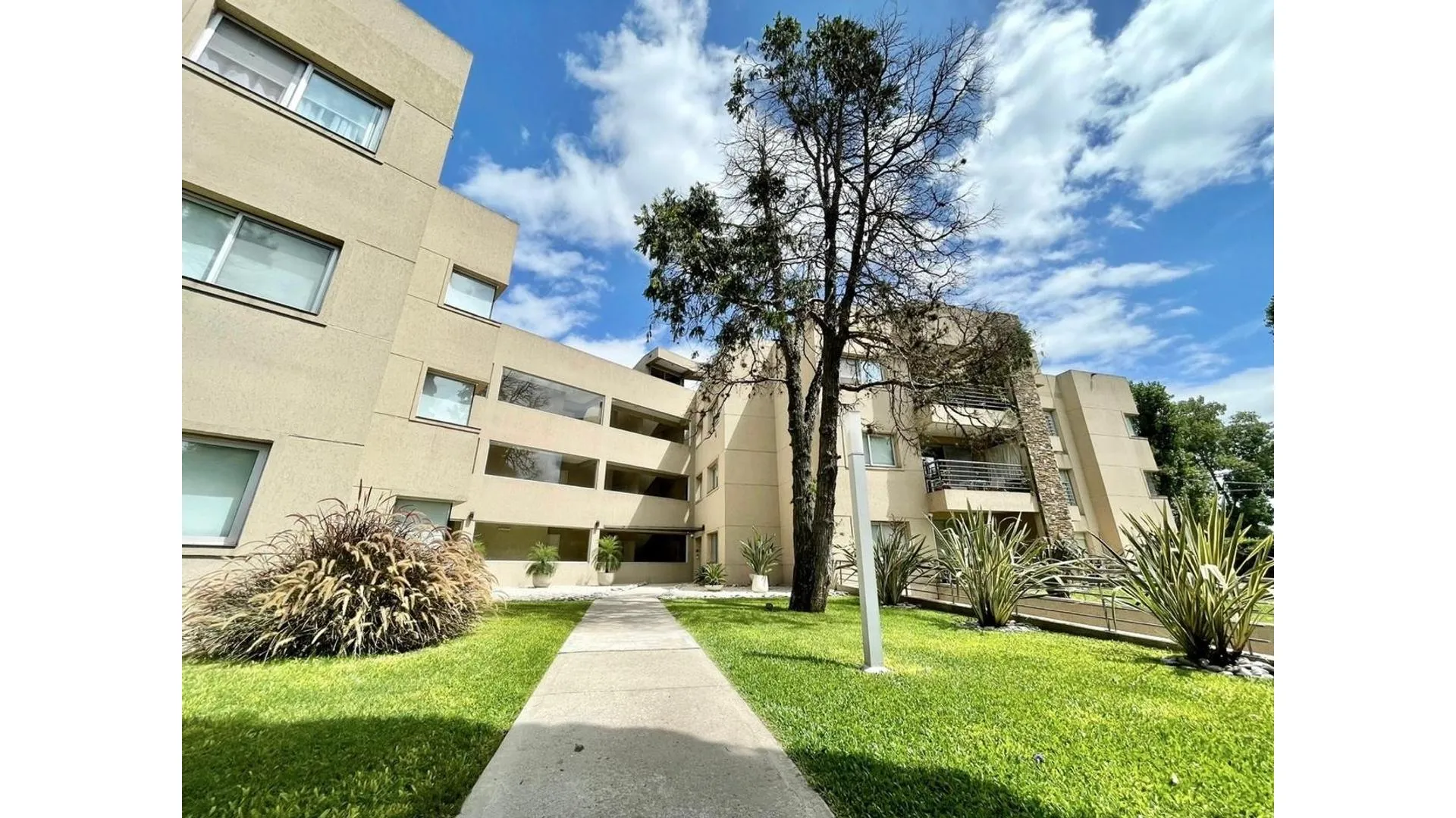 EXCLUSIVO DEPARTAMENTO 3 AMB en PB - CONDOMINIO PREMIUM