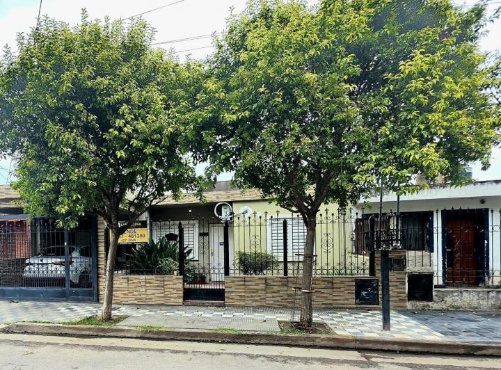 Casa · 183m² · 8 Ambientes · 1 Cochera