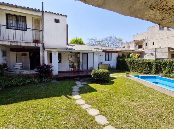 Casa · 180m² · 5 Ambientes · 2 Cocheras
