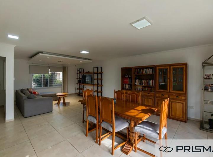 Casa · 265m² · 7 Ambientes · 2 Cocheras