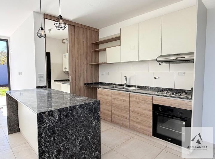 Casa · 170m² · 6 Ambientes · 1 Cochera