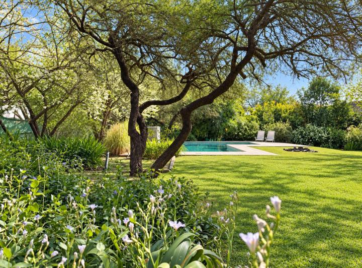 Casa · 381m² · 7 Ambientes · 2 Cocheras