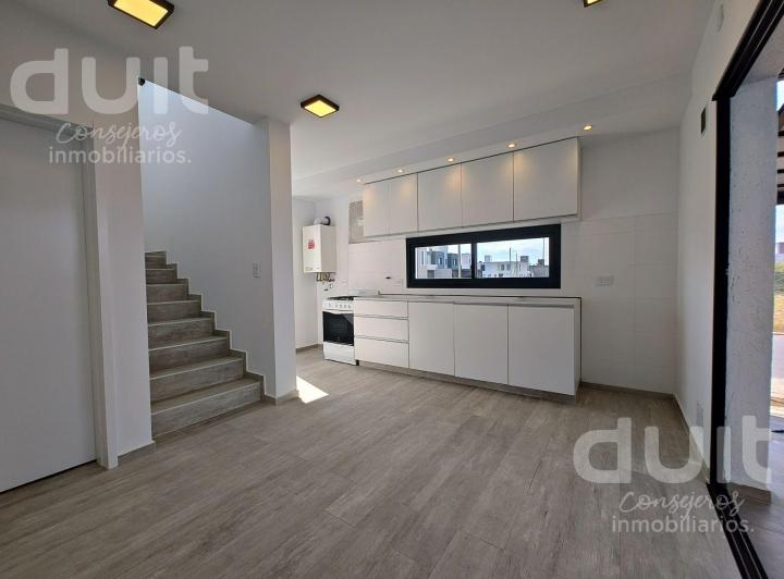 Casa · 85m² · 4 Ambientes · 2 Cocheras