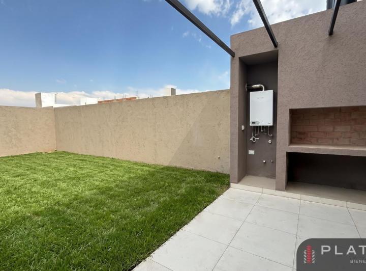 Casa · 180m² · 4 Ambientes · 2 Cocheras