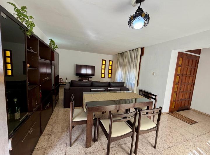 Casa · 179m² · 4 Ambientes · 2 Cocheras