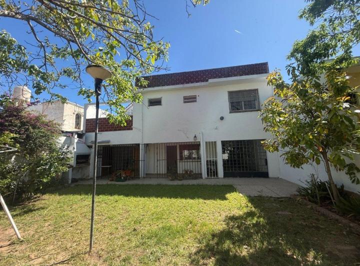 Casa · 269m² · 10 Ambientes · 2 Cocheras